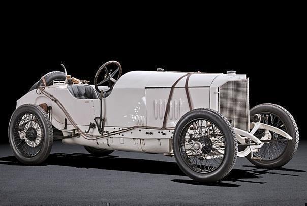 Mercedes 4,5-Liter-Grand-Prix-Rennwagen, 1914. Die Daimler-Motoren-Gesellschaft erzielt mit diese Typ beim Großen Preis von Frankreich am 4. Juli 1914 einen Dreifachsieg, in der Reihenfolge Christian Lautenschlager, Louis Wagner und Otto Salzer